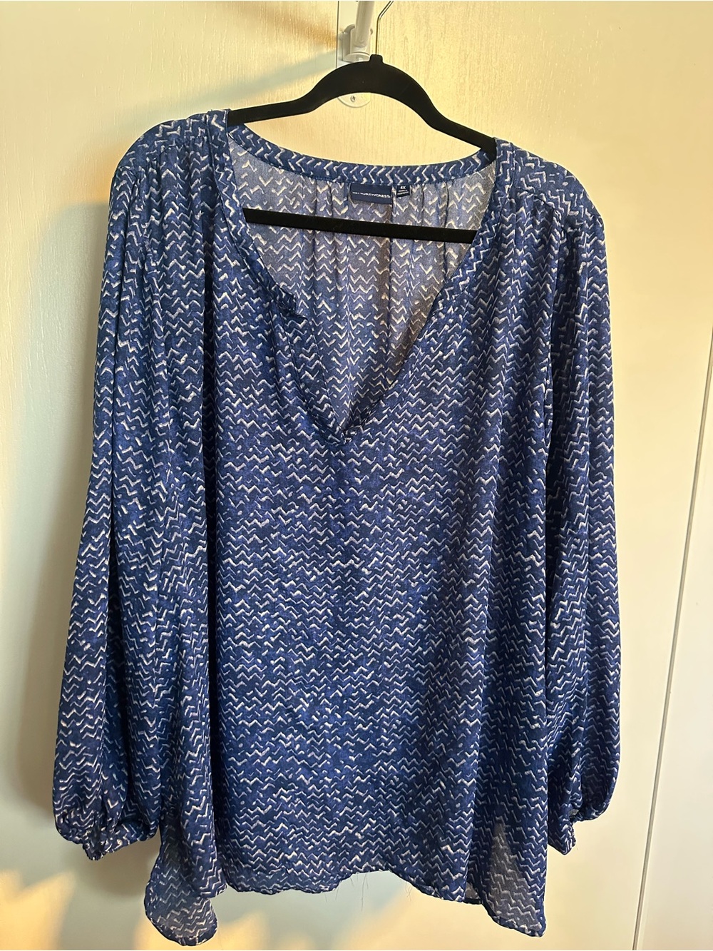 Northcrest Women's Blue Patterned V-Neck Long-Sleeve Blouse Size 4X